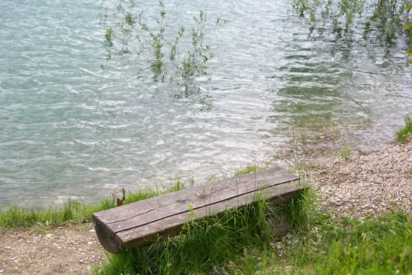 Bench by the water — Stock Photo, Image