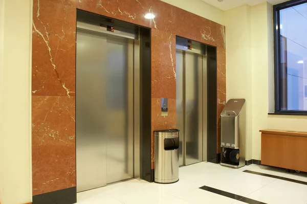 Лифты — стоковое фото