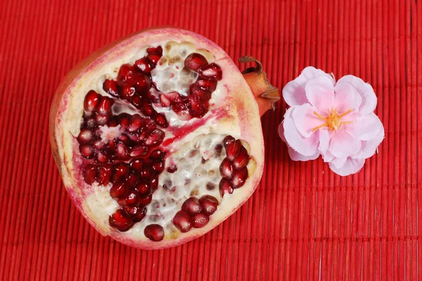 Slice of pomegranate — Stock Photo, Image