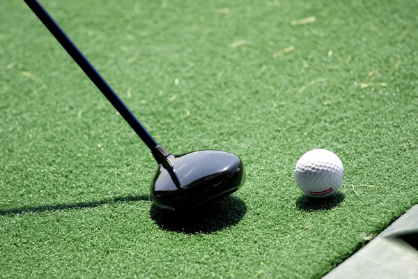Golfball e clube — Fotografia de Stock