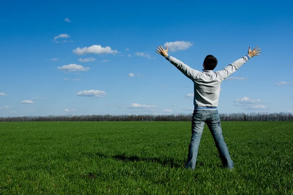 Man and green field — Stock Photo, Image