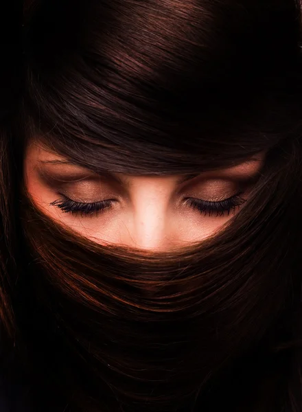 Лицо женщины и волосы — стоковое фото