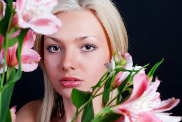 Woman with bunch of flowers — Stock Photo, Image