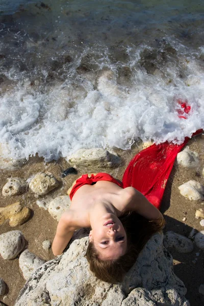 Mulher e praia do mar — Fotografia de Stock