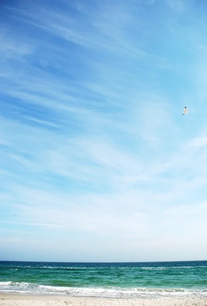 Skönhet himmel och blått hav — Stockfoto