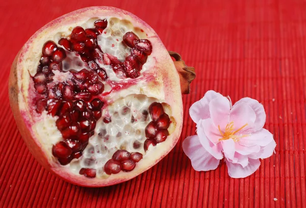 Slice of pomegranate — Stock Photo, Image
