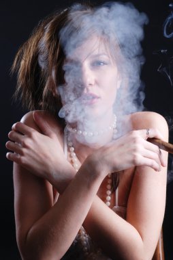 Sigara kadın