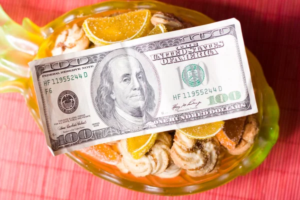 Papiergeld en snoep — Stockfoto