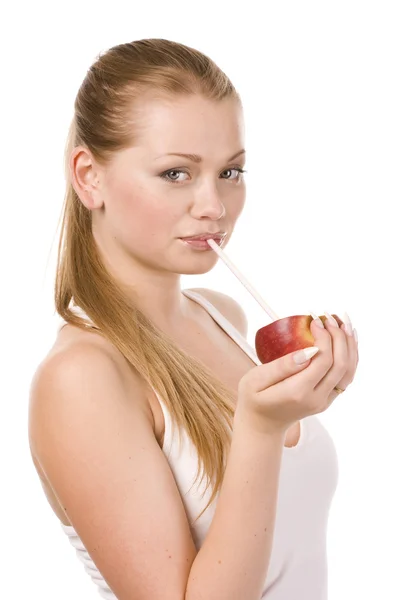 Kvinna och hälften av apple — Stockfoto