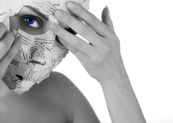 Mulher em máscara de papel — Fotografia de Stock