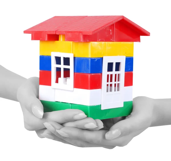 Handen en speelgoed kleur huis Rechtenvrije Stockafbeeldingen