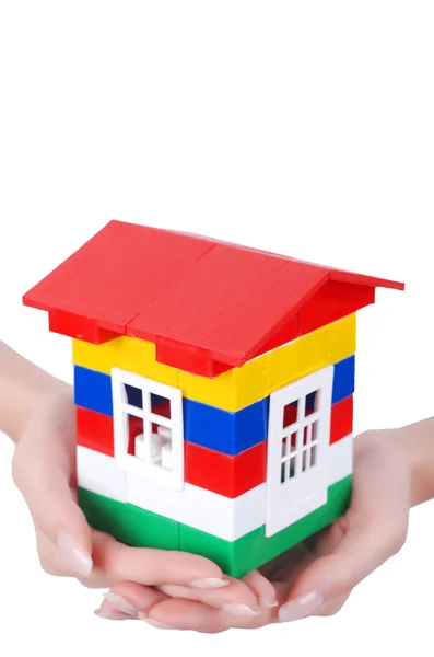 手とおもちゃ色の家 ストック画像