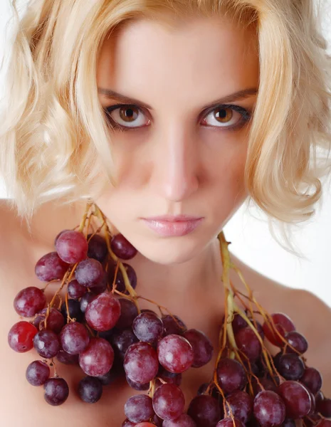 Mujer con uva —  Fotos de Stock