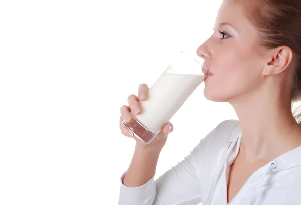 Kvinna med glas mjölk — Stockfoto