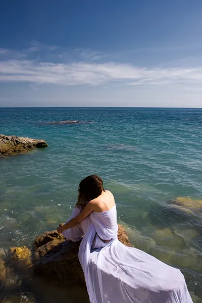 Kobieta i morze plaża — Zdjęcie stockowe
