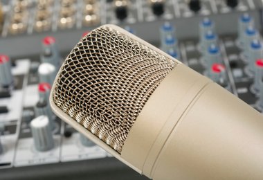 Stüdyo mikrofon ses kontrolü c