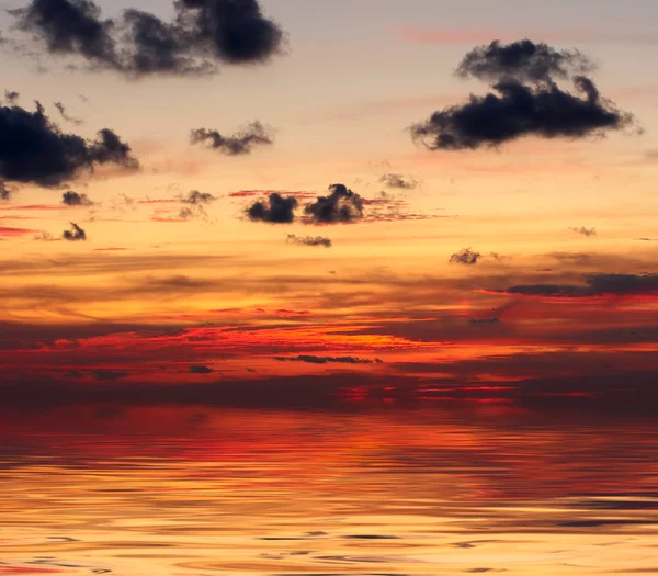 Sunset su üzerinde — Stok fotoğraf