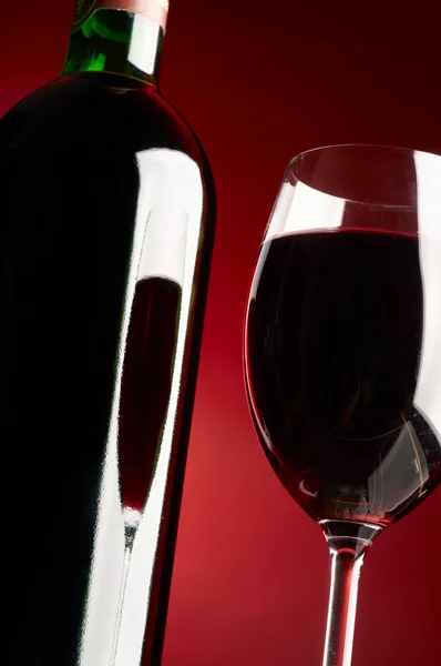 Glass and bottle of red wine — Stock Photo, Image