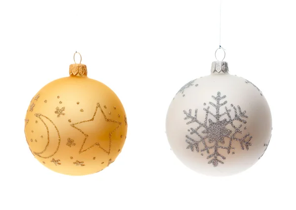 クリスマスのボールに白を分離 — ストック写真