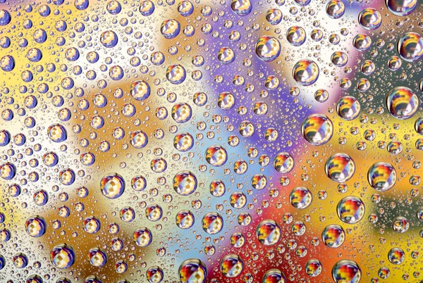 Gekleurde waterdruppels achtergrond — Stockfoto