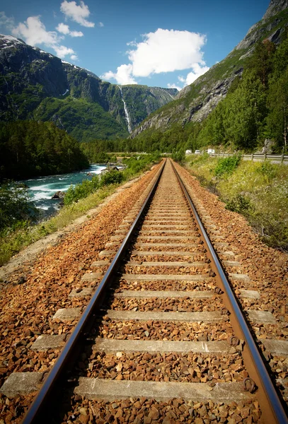 Chemin de fer dans les montagnes — Photo