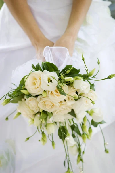 La novia con el ramo de boda —  Fotos de Stock