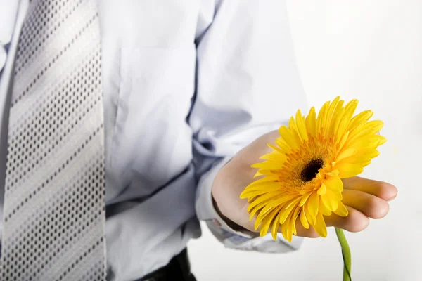 Geschäftsleute mit Blumen in der Hand — Stockfoto