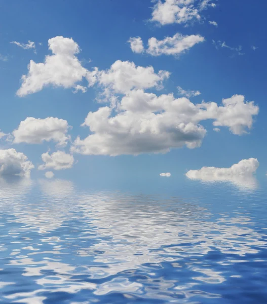 Fundo abstrato céu azul e nuvens — Fotografia de Stock