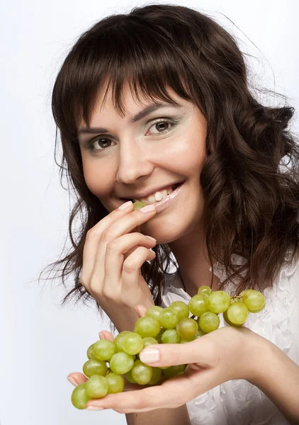 Young woman with green grapes — Stock Photo, Image