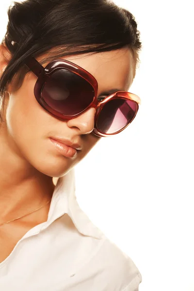Nő napszemüveget visel — Stock Fotó