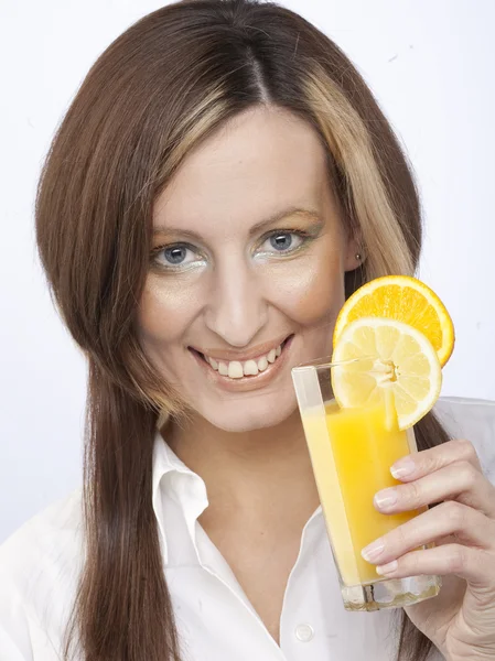 Donna con bicchiere di succo — Foto Stock