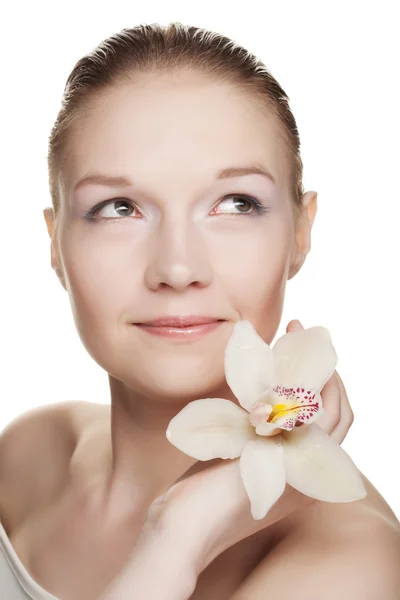 Hermosa joven con orquídea blanca —  Fotos de Stock