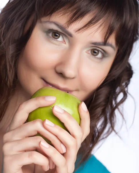 Mujer con manzana verde — Foto de Stock