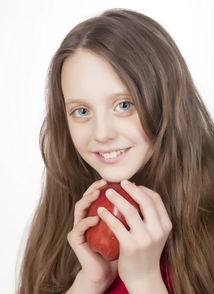 赤いりんごを持つ少女 — ストック写真