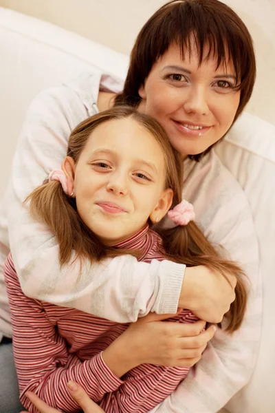 Mamma och hennes lilla dotter — Stockfoto