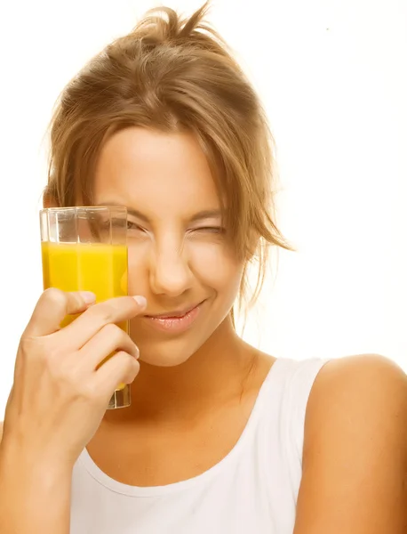 Kvinna dricka apelsinjuice närbild — Stockfoto