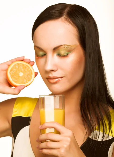 Vrouw drinken sinaasappelsap close up — Stockfoto