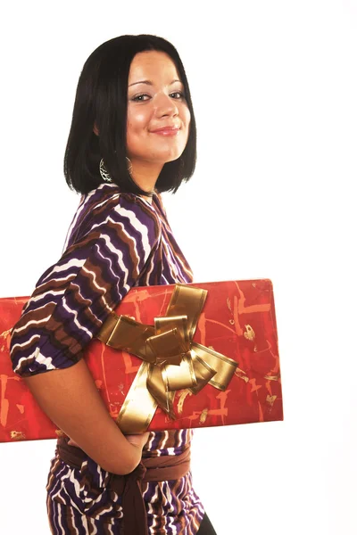 Seksi gülümseyen kız hediye holding — Stok fotoğraf