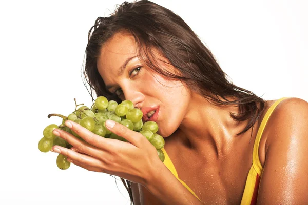 Vrouw met tros druiven — Stockfoto