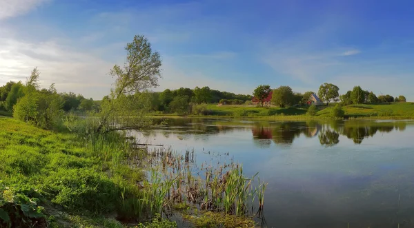Gölde bir gün batımından Köyü