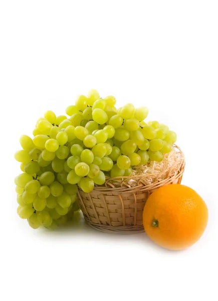 Basket with green grapes — Stock Photo, Image