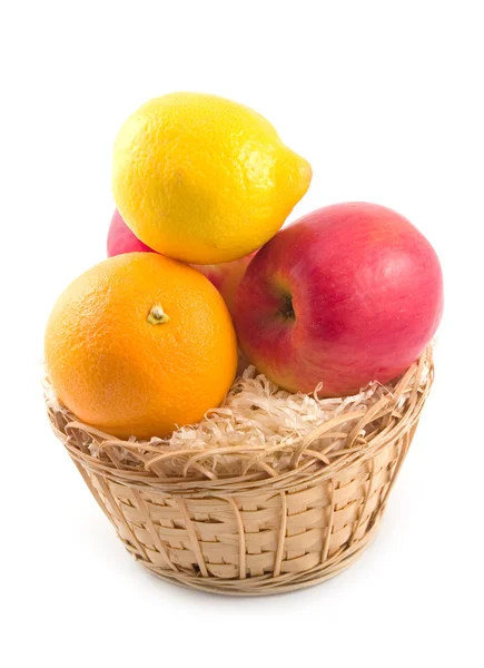Fruta na cesta amarela — Fotografia de Stock