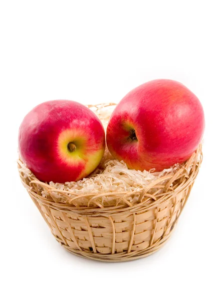 Manzanas maduras en cesta — Foto de Stock
