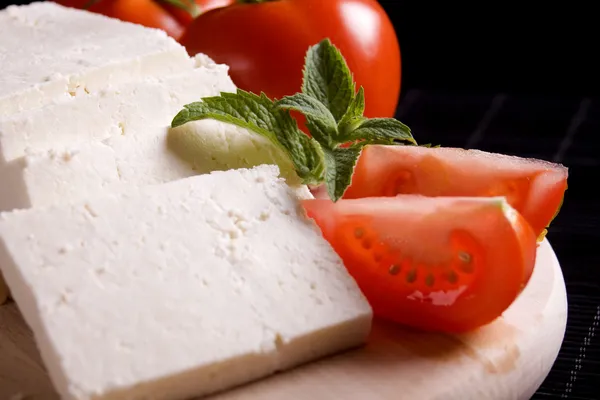 Fette di formaggio bianco fresco — Foto Stock