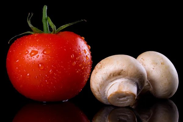トマトと白いボタン マッシュ ルーム — ストック写真