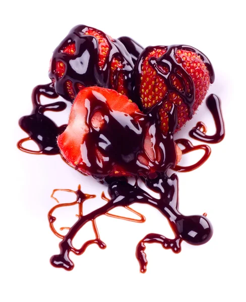 Erdbeerfrucht mit Schokoladenbelag — Stockfoto