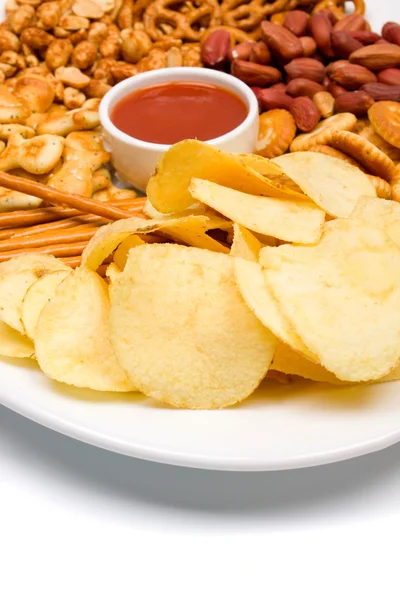 Salta snacks serveras på en tallrik — Stockfoto