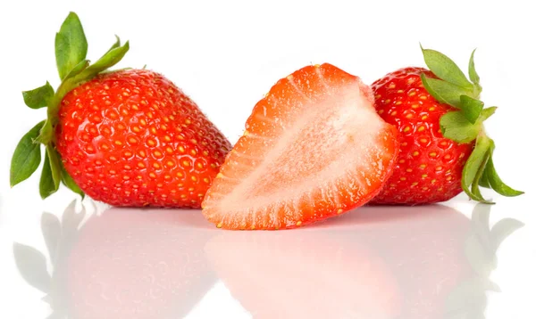 Frische Erdbeerfrüchte — Stockfoto