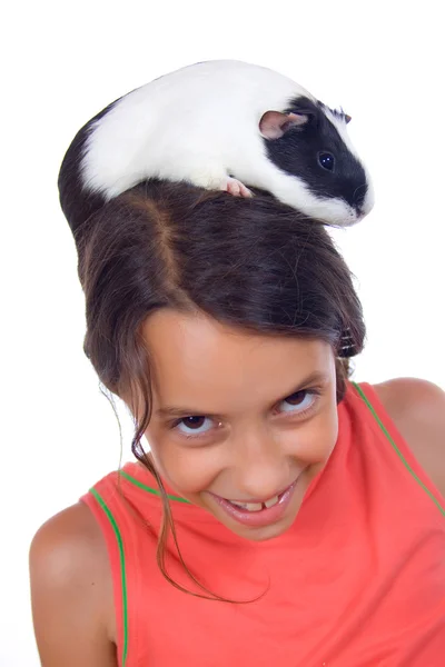 Молодая девушка с подопытным кроликом — стоковое фото