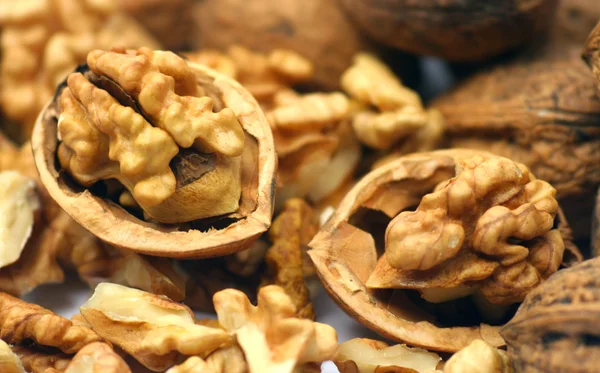 Cracked walnuts — Stock Photo, Image